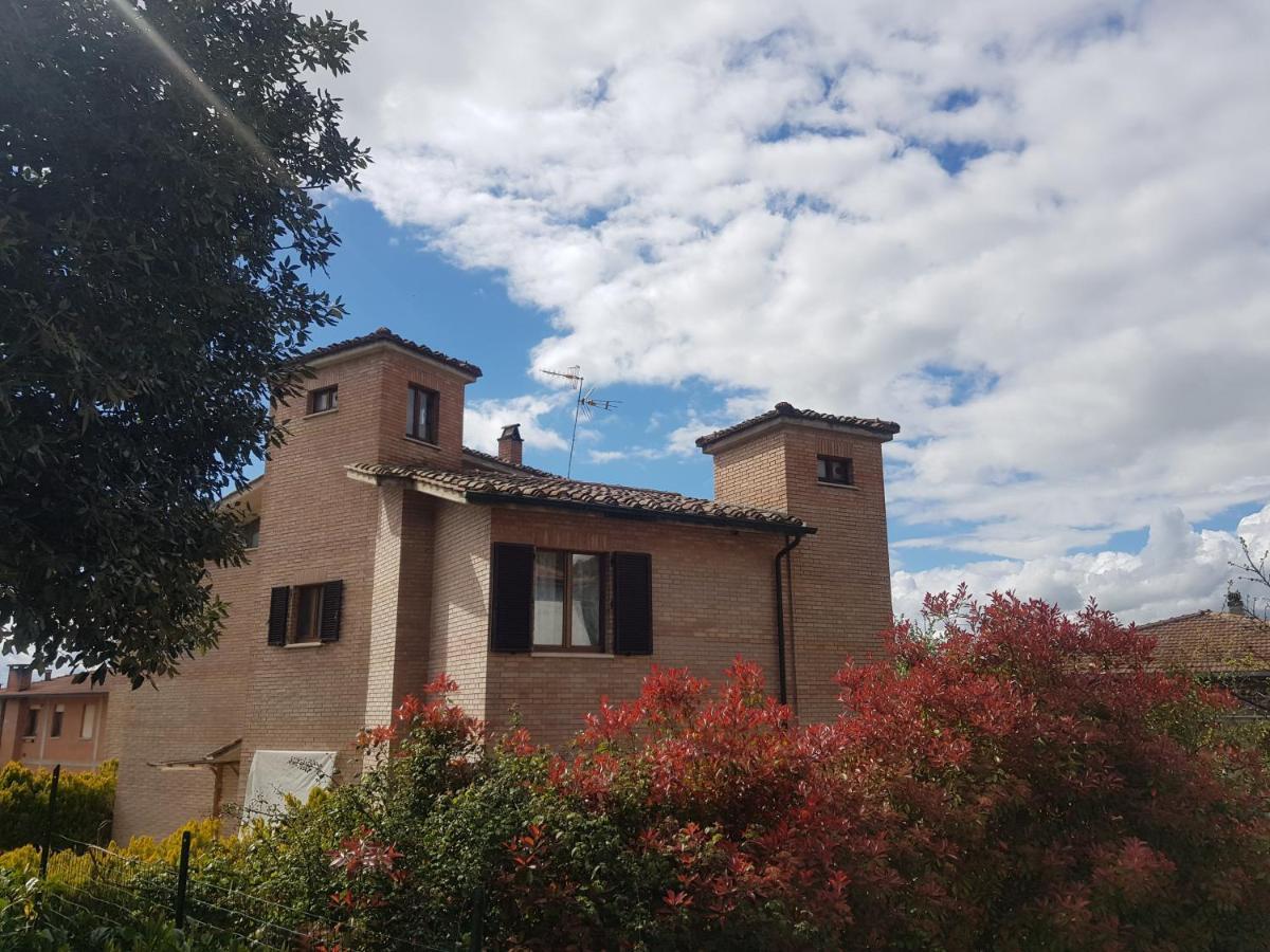 Palazzetto Del Pittore San Quirico dʼOrcia Exteriör bild